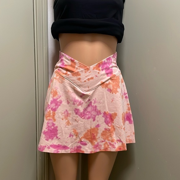 Pink Active Victoria Secret  V Crossover Skirt with Built in Shorts  two Slide - Picture 1 of 17